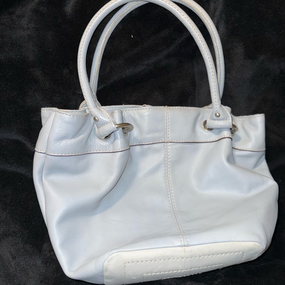 Tignanello White Leather Shoulder Bag with Elegant Pleating - Picture 7 of 16